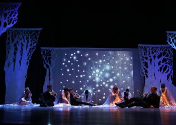 Ein Bühnenbild der Produktion "Hänsel und Gretel" der jungen Blechbläser NRW