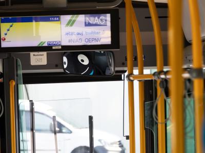 Busfahrer Edgar hat alles im Blick.